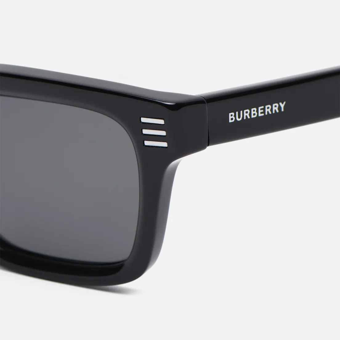 Burberry Солнцезащитные очки BE4403