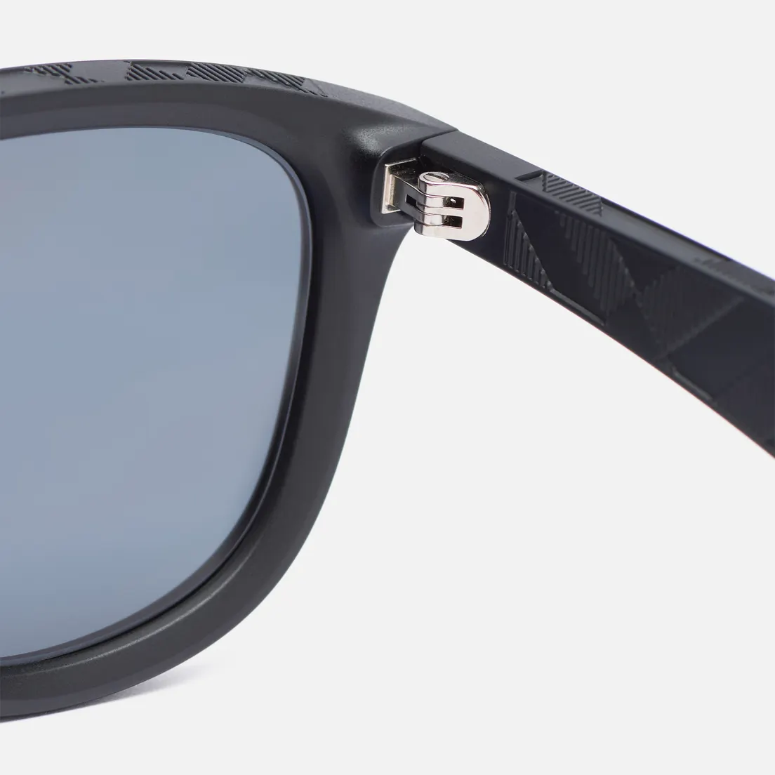 Burberry Солнцезащитные очки BE4459U Polarized