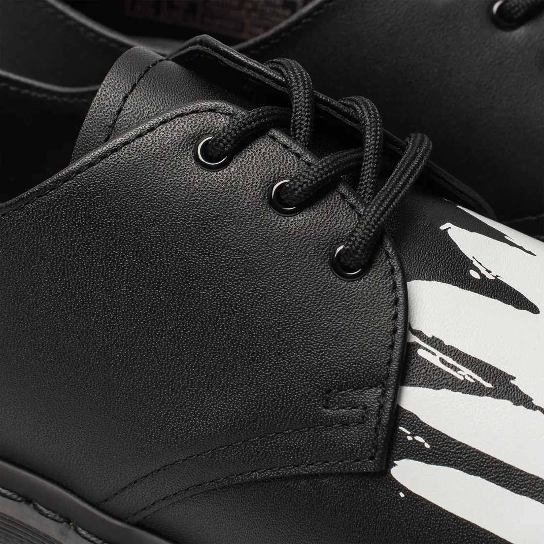 Dr. Martens Ботинки x Pleasures 1461