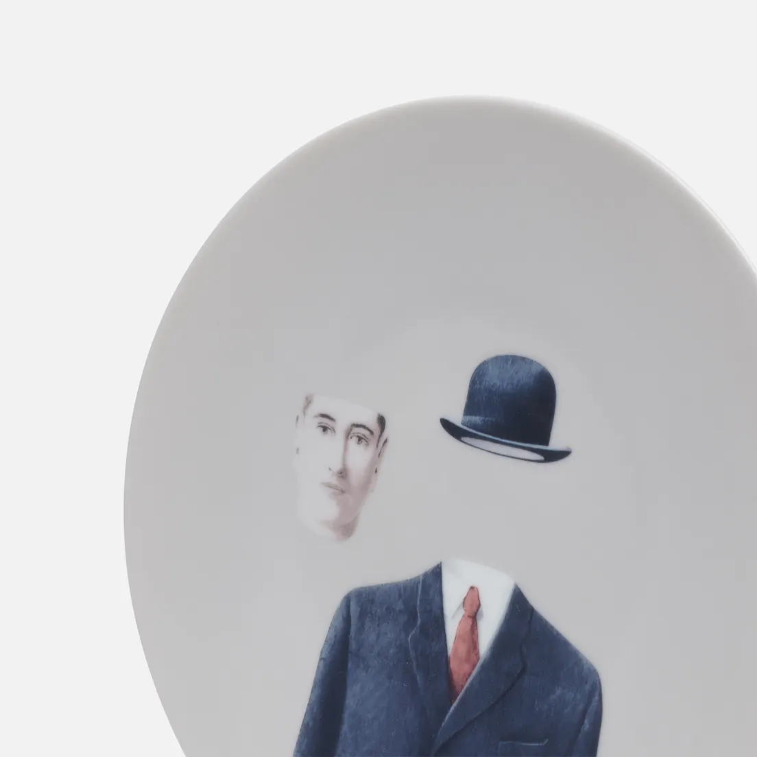 Ligne Blanche Тарелка Rene Magritte Le Pelerin Beige Medium