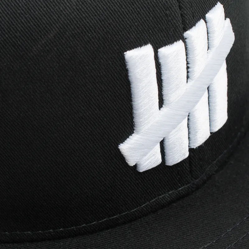 Undefeated Кепка 5 Strike