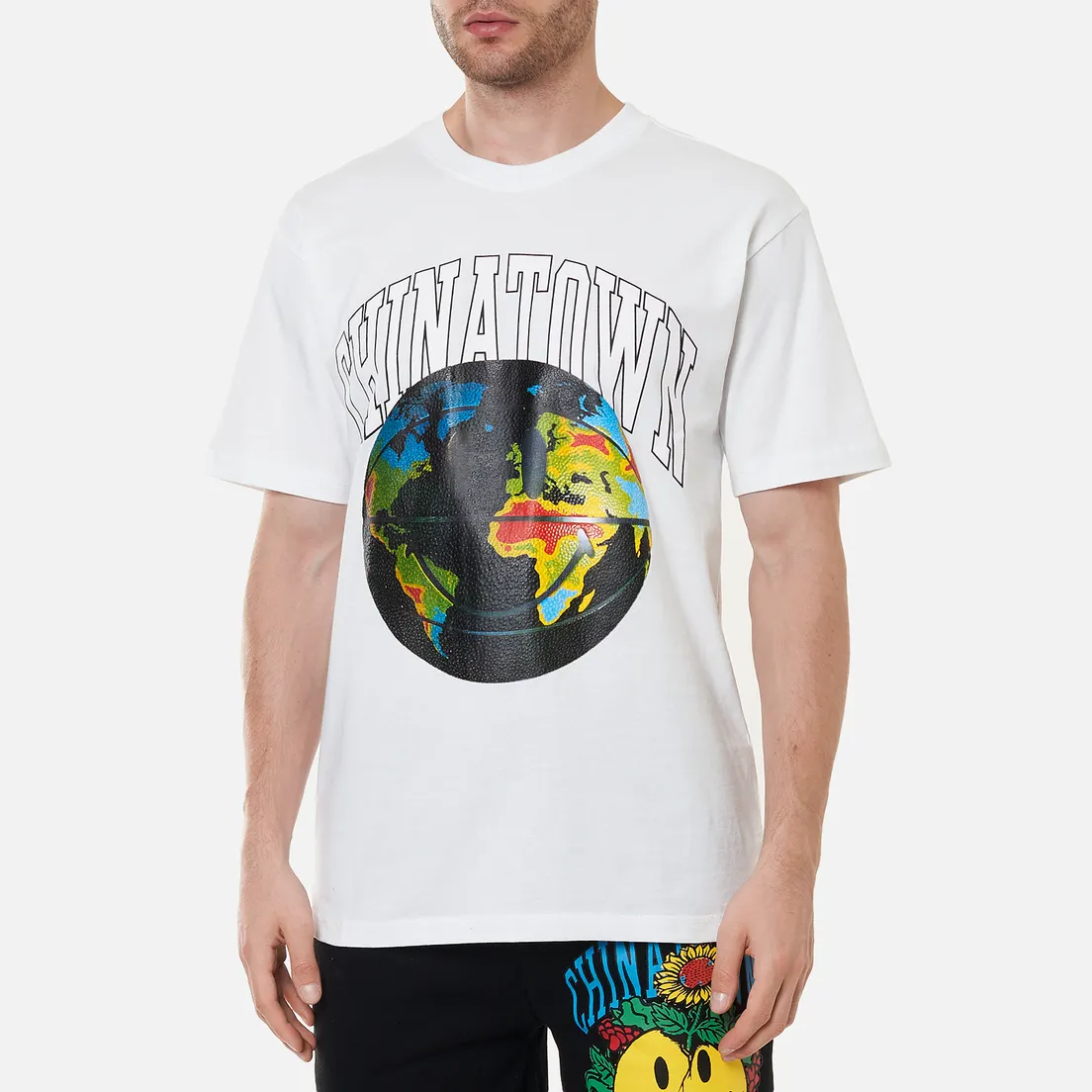 Chinatown Market Мужская футболка Smiley Global Citizen Heat Map Bball