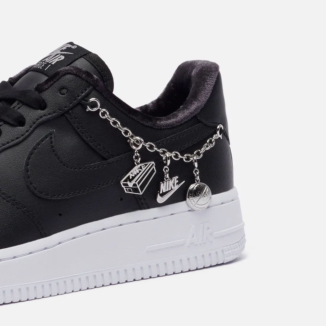 Nike Женские кроссовки Air Force 1 07 LX