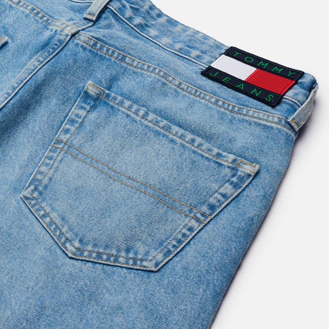 Tommy Jeans Мужские джинсы Dad Regular Tapered AE712
