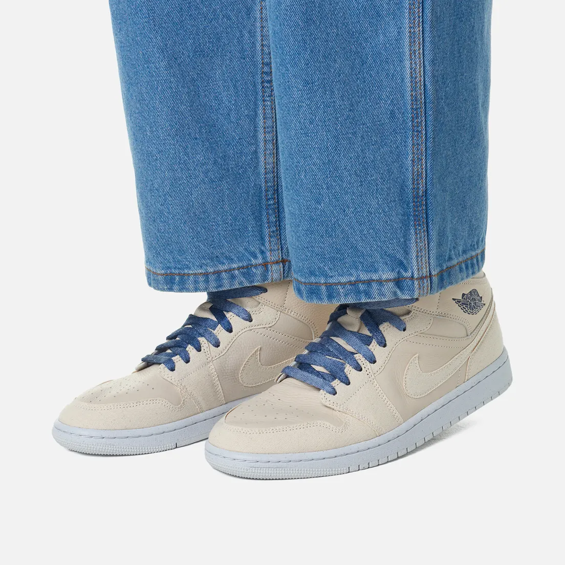 Jordan Женские кроссовки Wmns Air Jordan 1 Mid SE Sanddrift