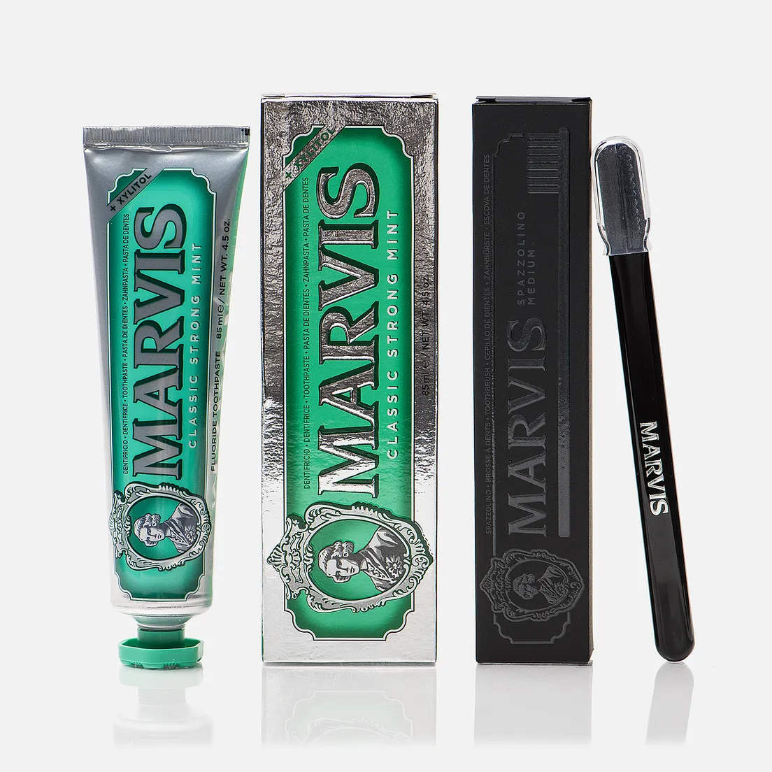 Marvis Дорожный набор Medium Nylon Toothbrush & Classic Strong Mint + Xylitol