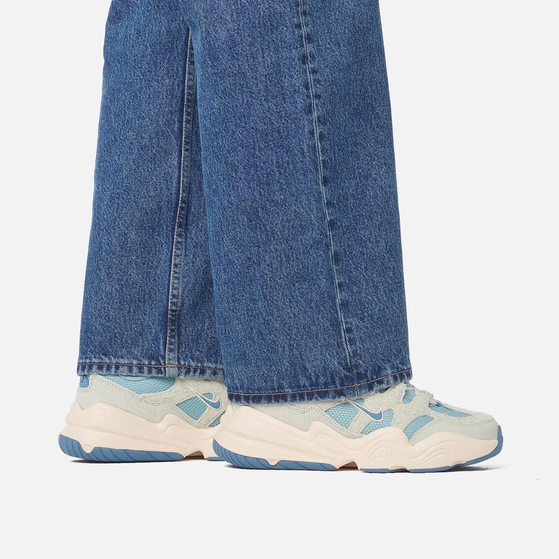 Nike Женские кроссовки Wmns Tech Hera