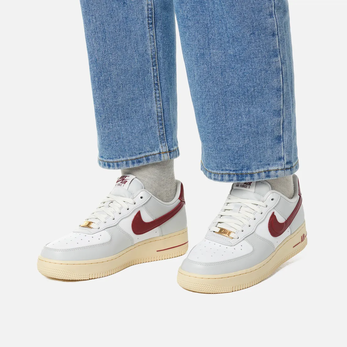 Nike Женские кроссовки Wmns Air Force 1 Low Swoosh Pocket