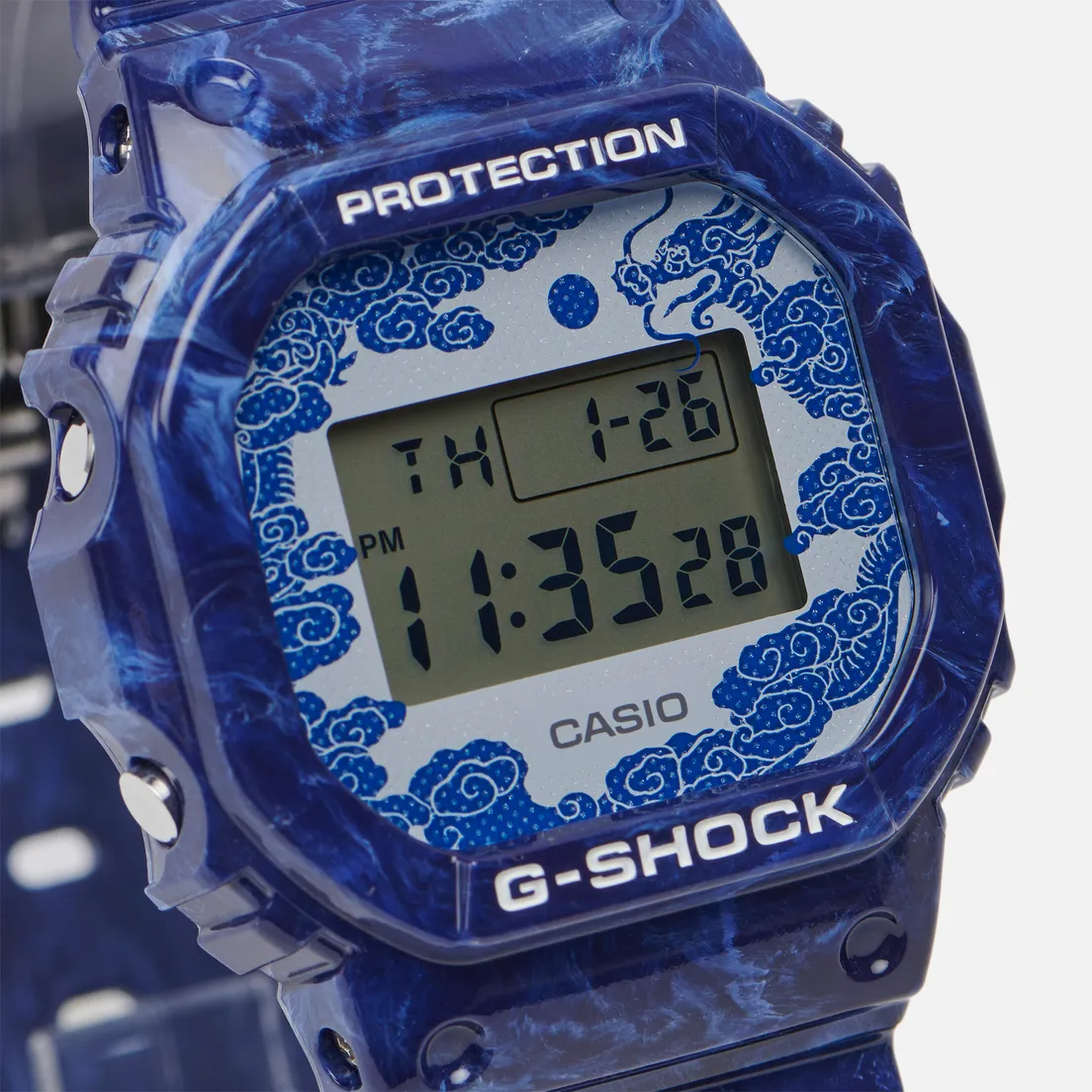 CASIO Наручные часы G-SHOCK DW-5600BWP-2 Blue & White Porcelain