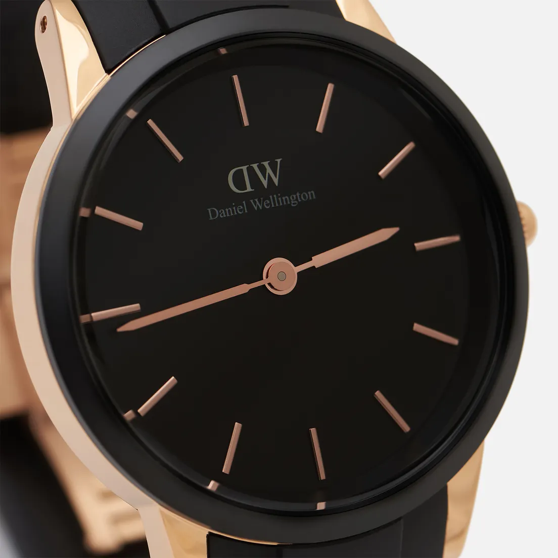 Daniel Wellington Наручные часы Iconic Motion