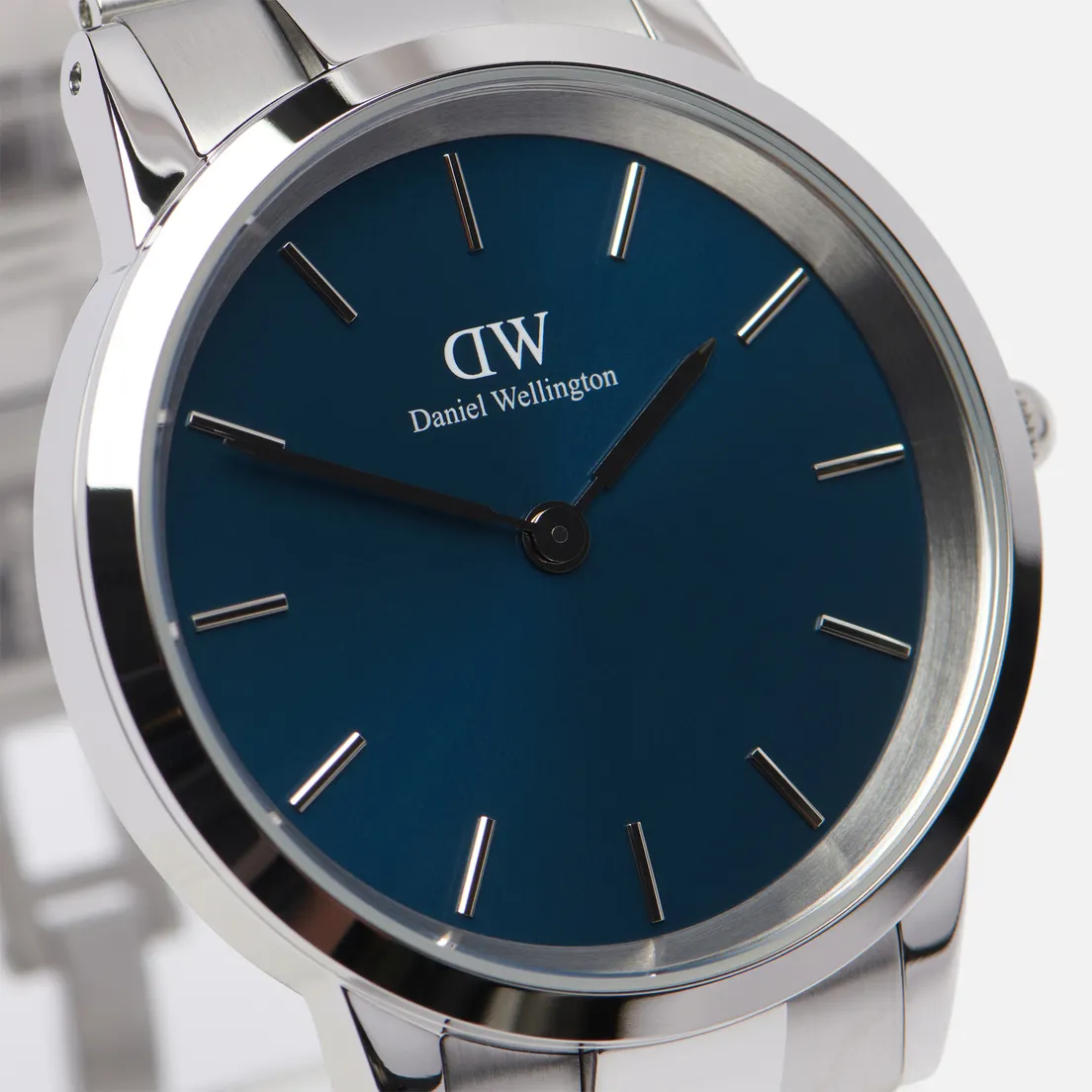 Daniel Wellington Наручные часы Iconic Arctic Large
