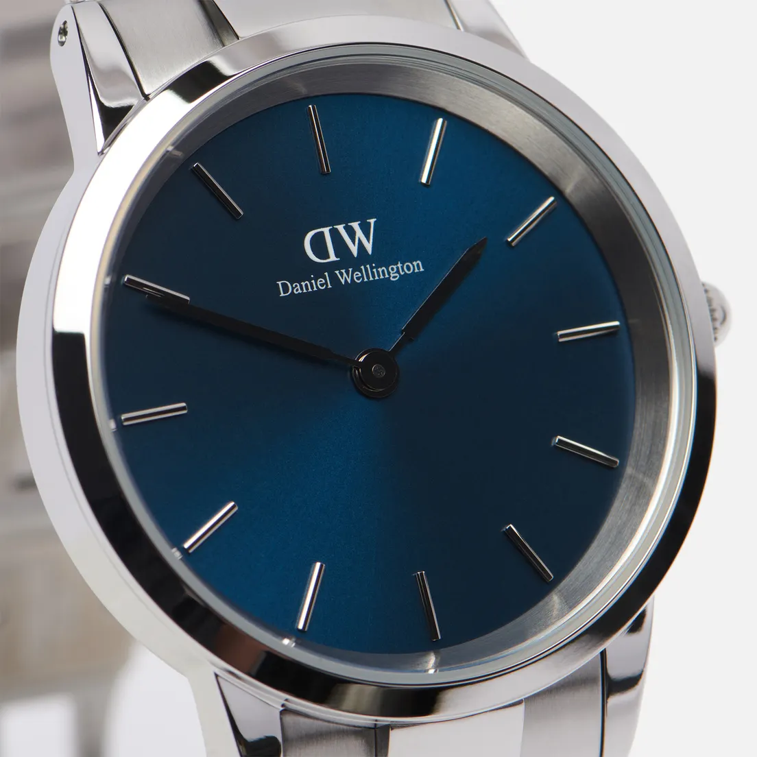 Daniel Wellington Наручные часы Iconic Arctic Medium