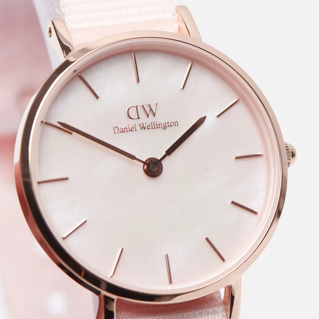 Daniel Wellington Наручные часы Petite Coral Small