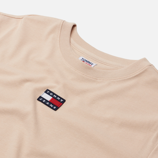 Женская футболка Tommy Jeans Tommy Center Badge Smooth Stone