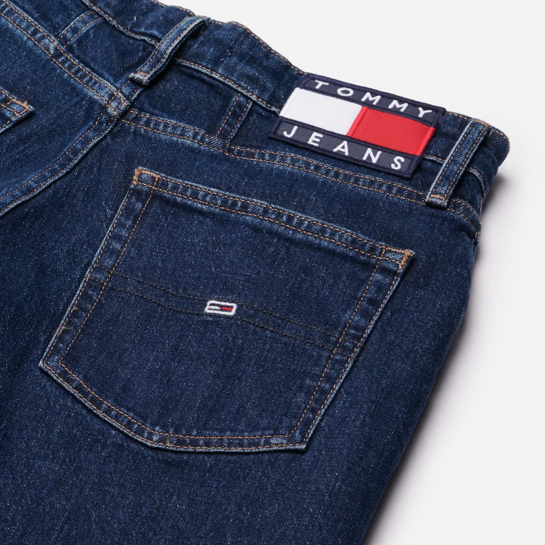 Tommy Jeans Женские джинсы Mom Ultra High Rise Tapered BE551