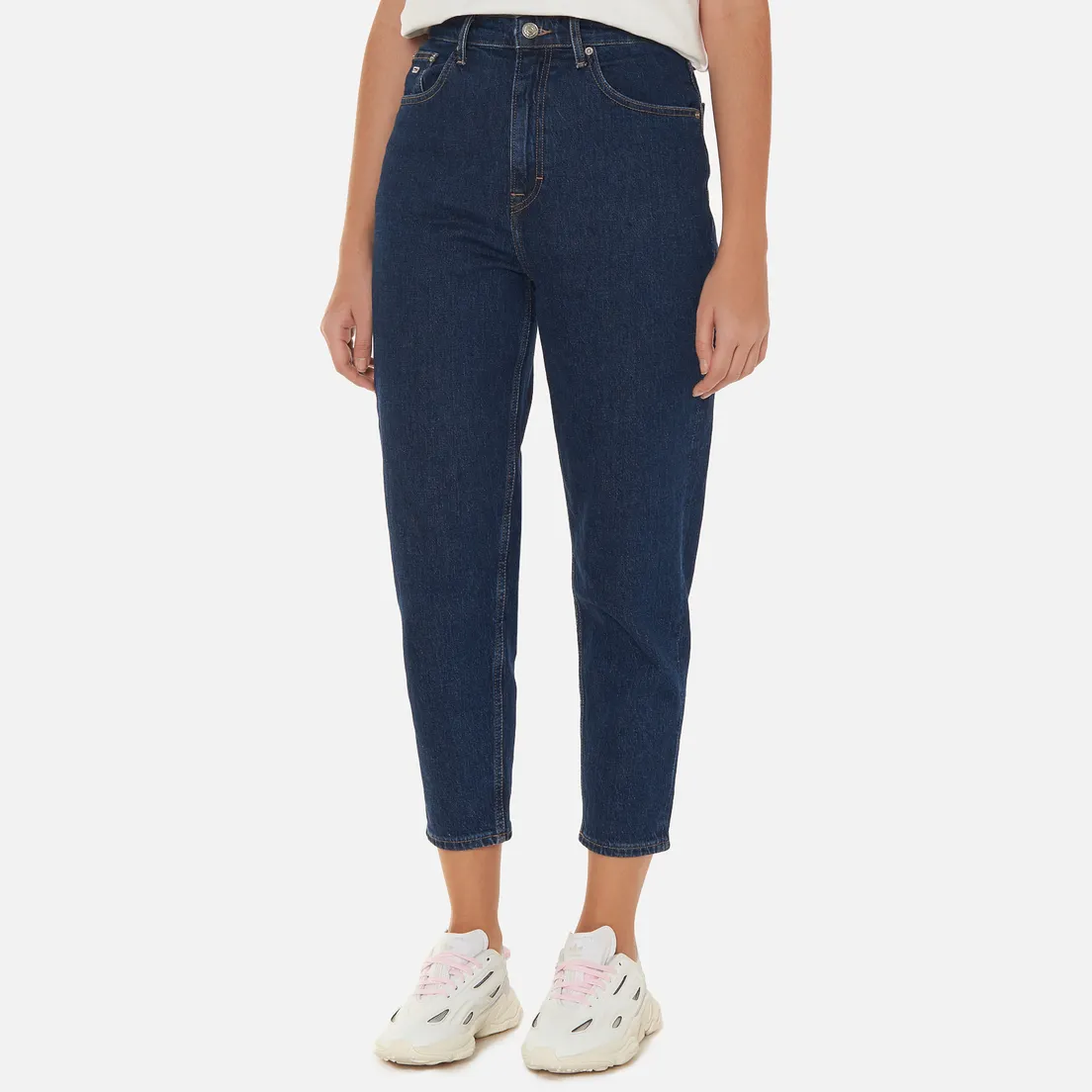 Tommy Jeans Женские джинсы Mom Ultra High Rise Tapered BE551