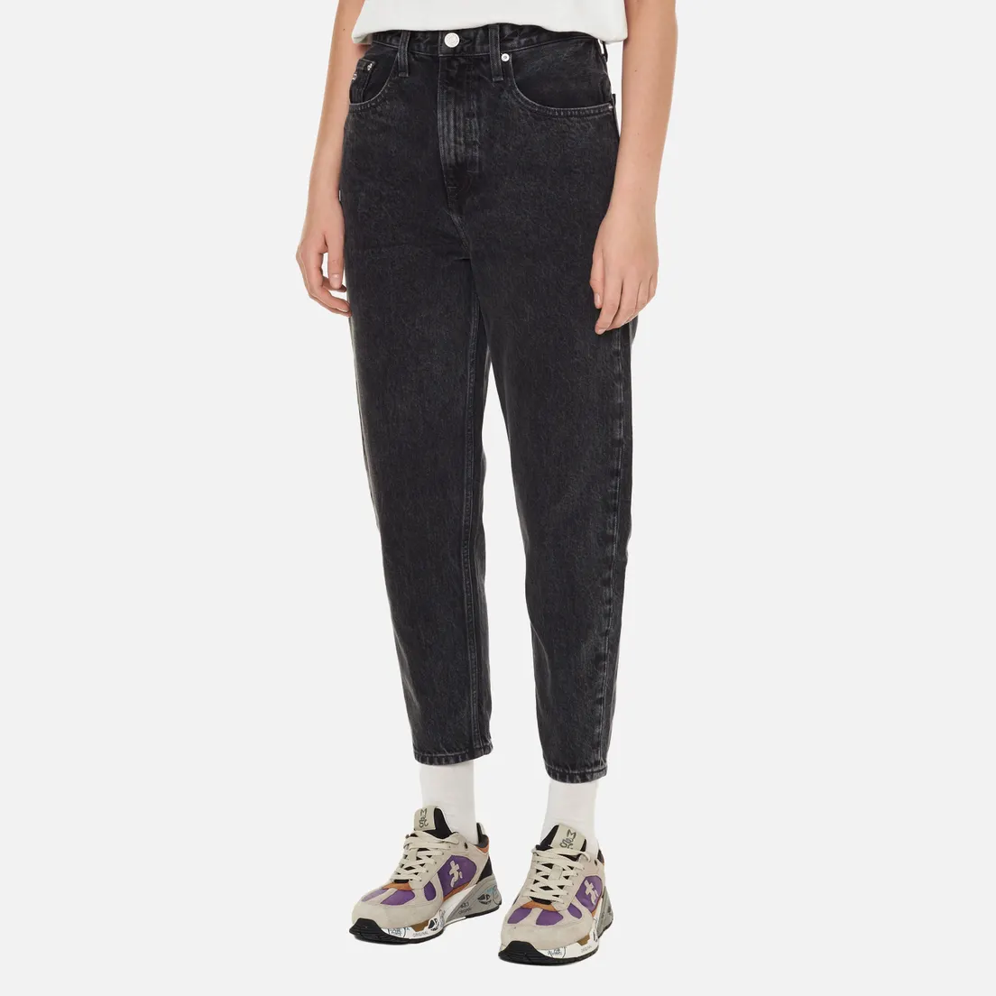 Tommy Jeans Женские джинсы Mom Ultra High Rise Tapered Faded BE572