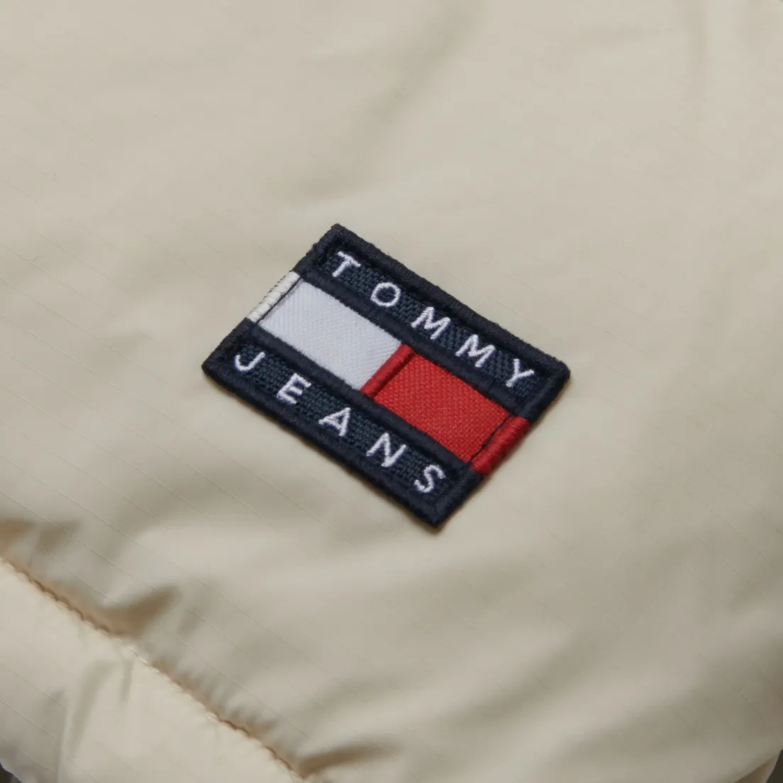 Tommy Jeans Женский пуховик Alaska Hooded Puffer