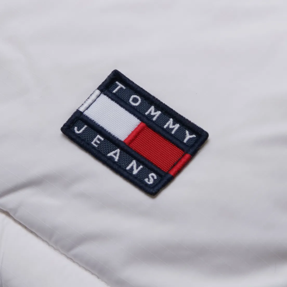 Tommy Jeans Женский пуховик Alaska Hooded Puffer