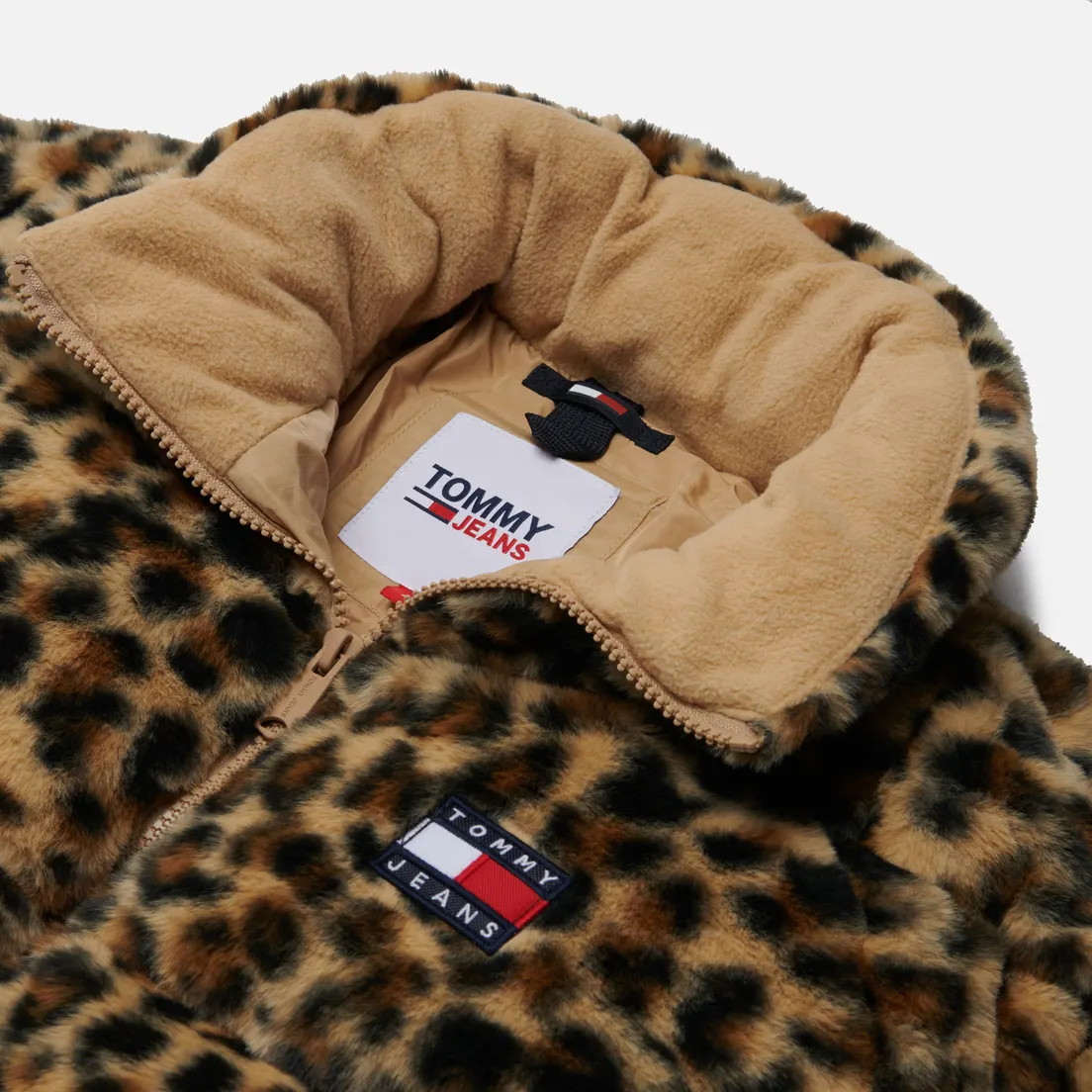 Tommy Jeans Женский пуховик Ultra Cropped Leo Faux Fur