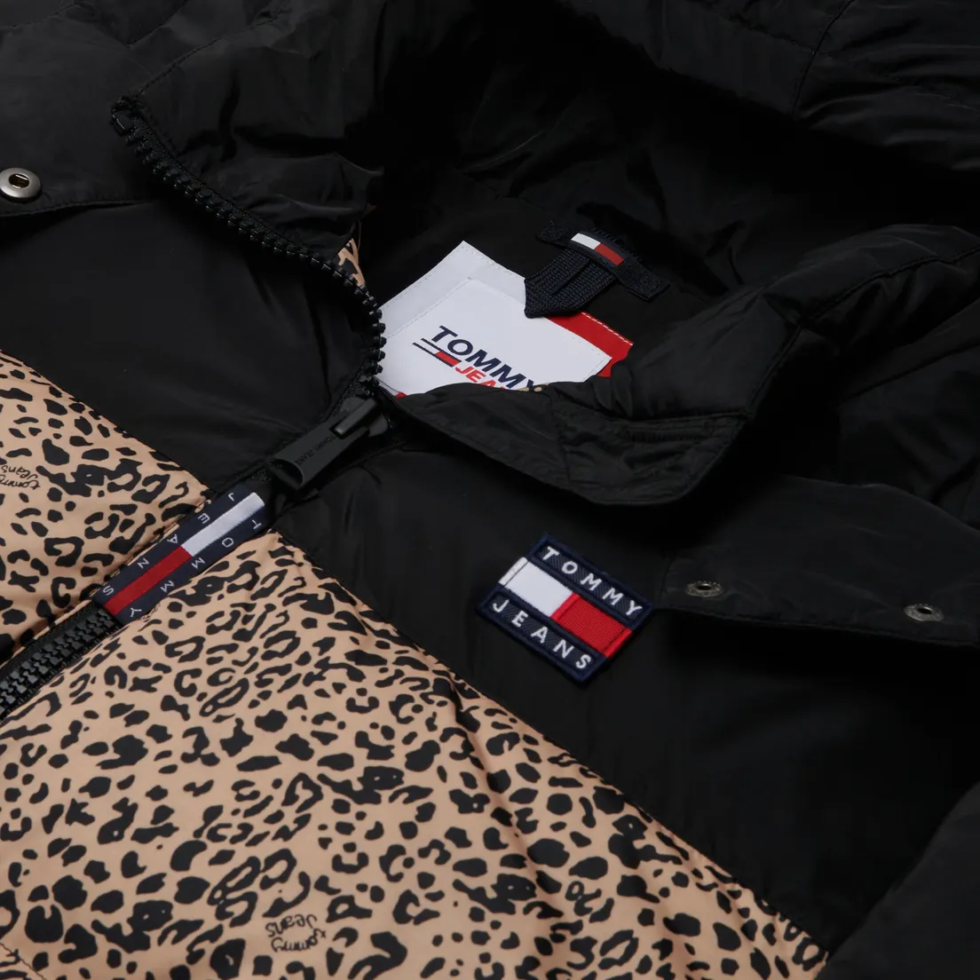 Tommy Jeans Женский пуховик Colorblock Leo Alaska Puffer