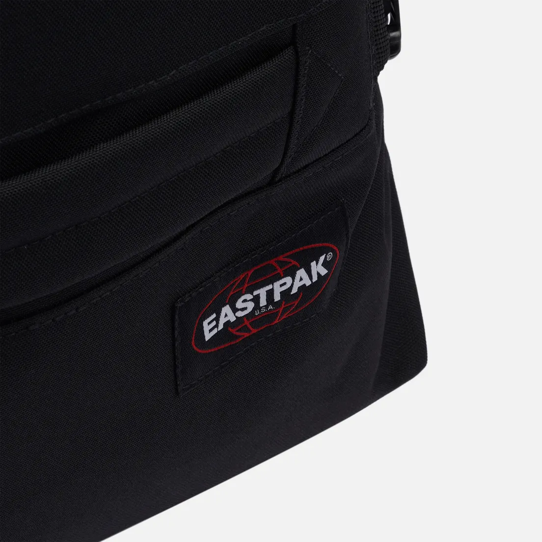 Eastpak Дорожный чемодан Transit'r M Bold Embroided