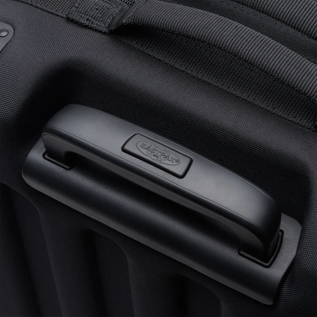 Eastpak Дорожный чемодан Tranzshell S