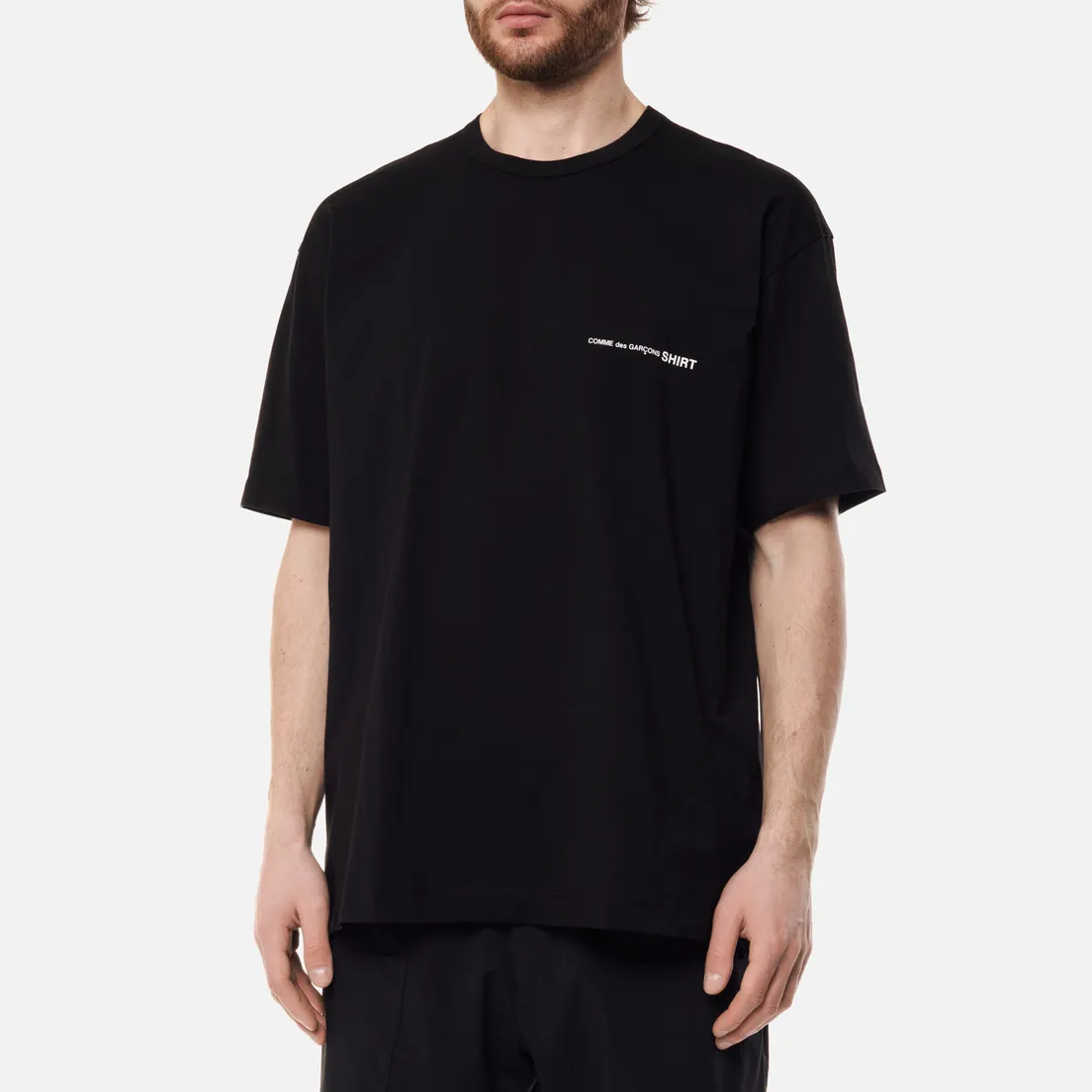Comme des Garcons SHIRT Мужская футболка Front Logo Monogram