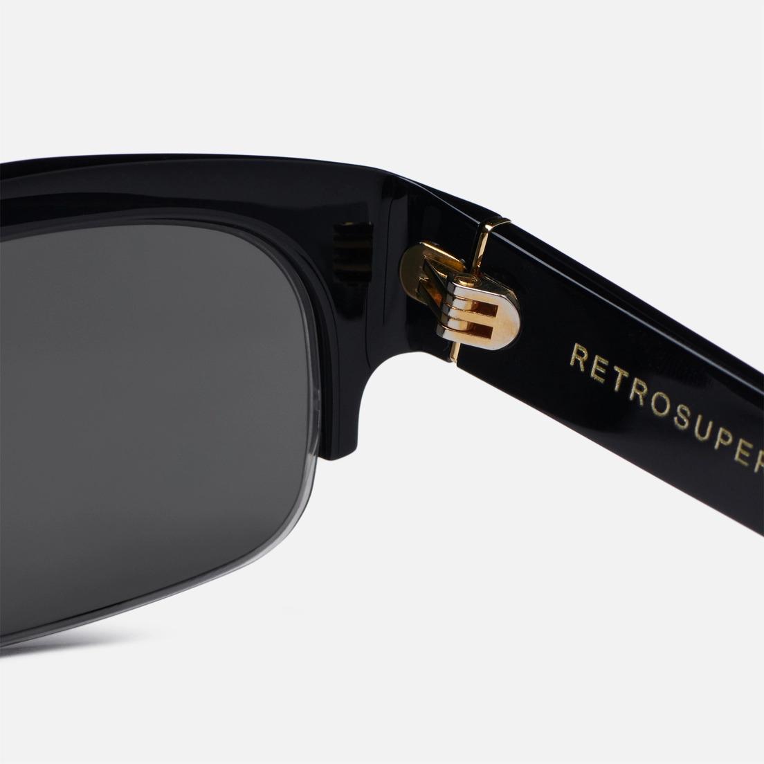 RETROSUPERFUTURE Солнцезащитные очки Scatto