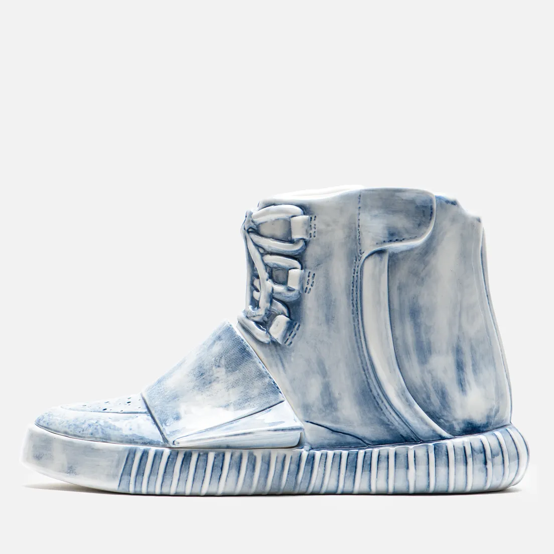 Yeenjoy Studio Фигурка YEEZY 750