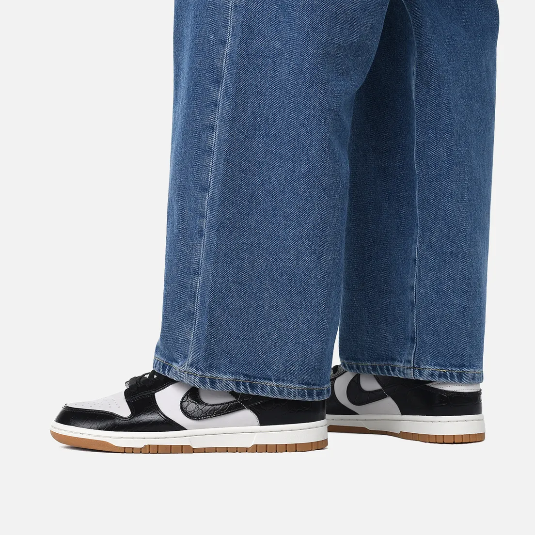 Nike Женские кроссовки Wmns Dunk Low LX