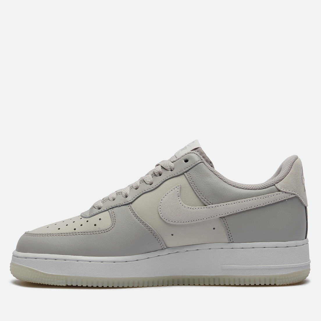 Nike Air Force 1 07 LV8 FN5832 001