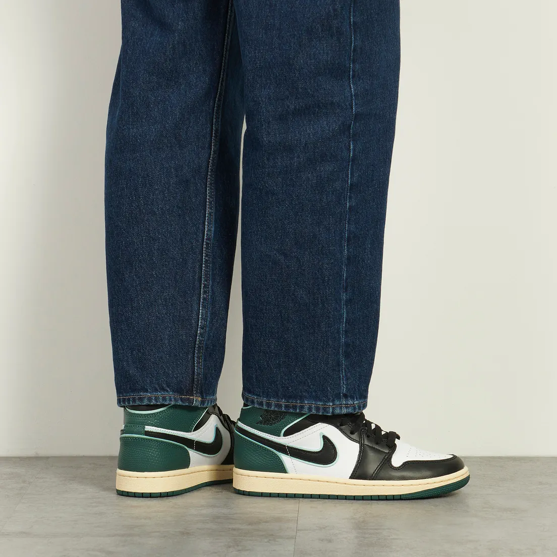 Jordan Женские кроссовки Wmns Air Jordan 1 Mid SE