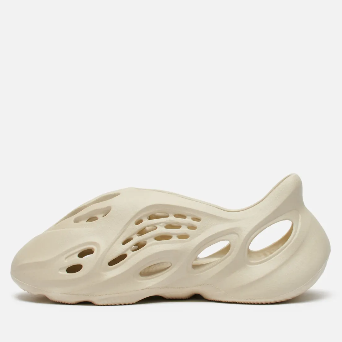 adidas Originals Сланцы YEEZY Foam Runner