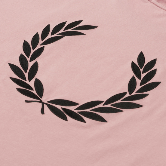 Женская футболка Fred Perry Oversized Badge Detail Chalky Pink