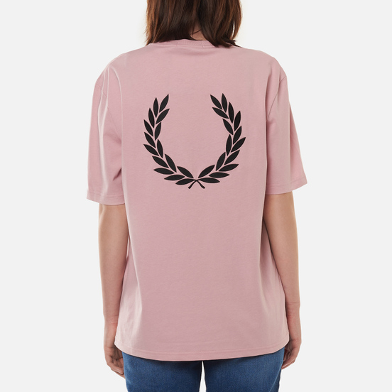 Женская футболка Fred Perry Oversized Badge Detail Chalky Pink