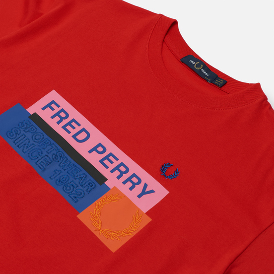 Женская футболка Fred Perry Colour Block Graphic Print Cherry Bomb