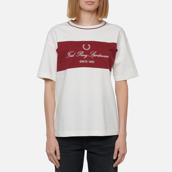 Женская футболка Fred Perry Modernist Streetwear Embroidered Panel Snow White