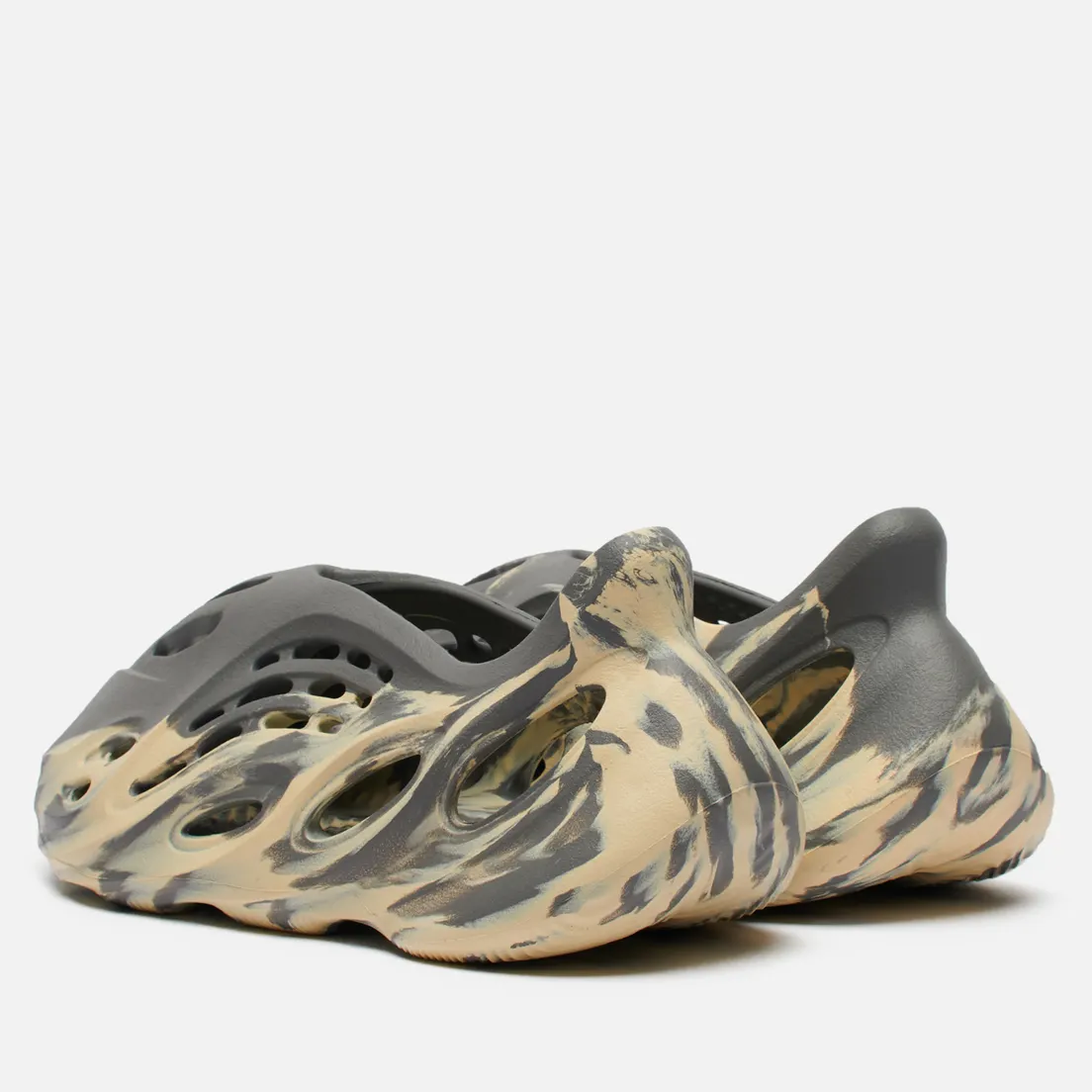 adidas Originals Сланцы YEEZY Foam Runner