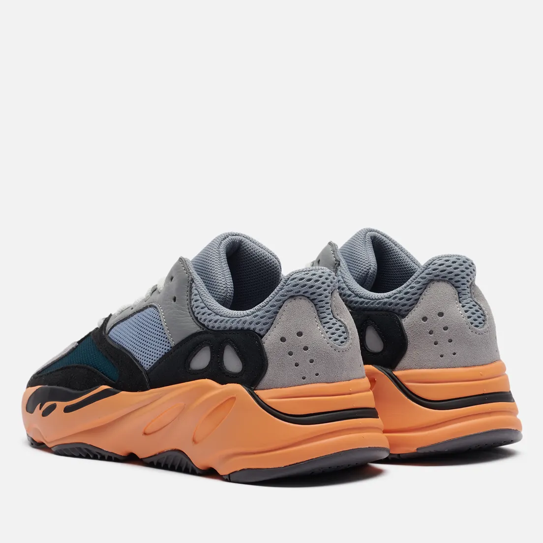 adidas Originals Кроссовки YEEZY Boost 700