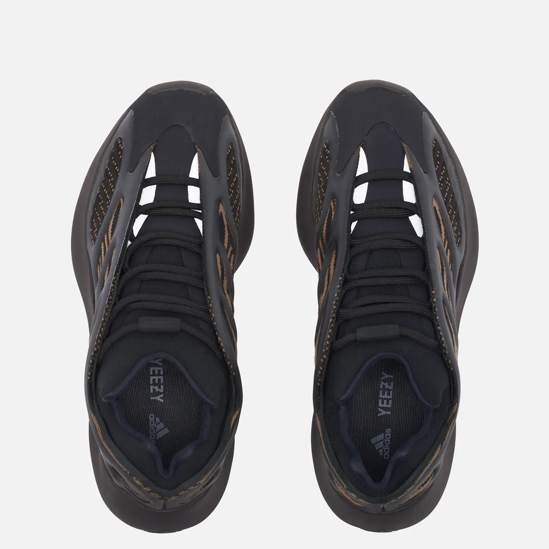 adidas Originals Кроссовки YEEZY 700 V3