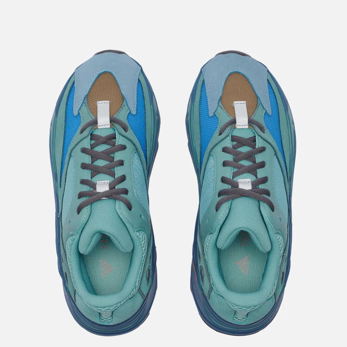adidas Originals Кроссовки YEEZY Boost 700