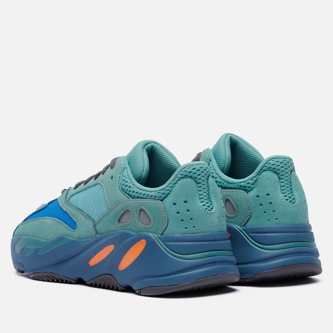 adidas Originals Кроссовки YEEZY Boost 700