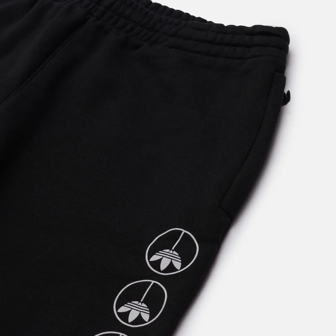 adidas Originals Мужские брюки Graphics United