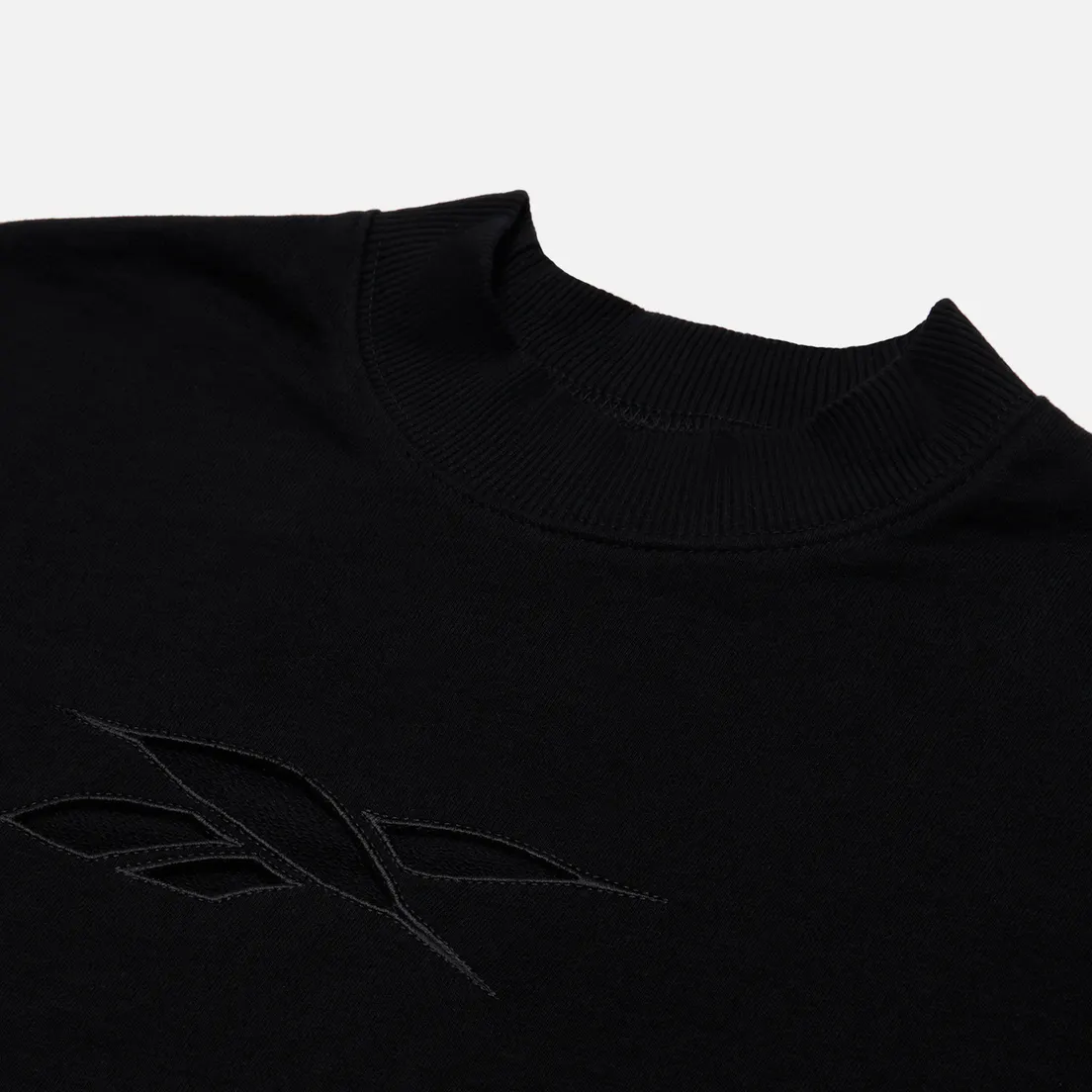Reebok Женская толстовка Studio Vector Knit Crew