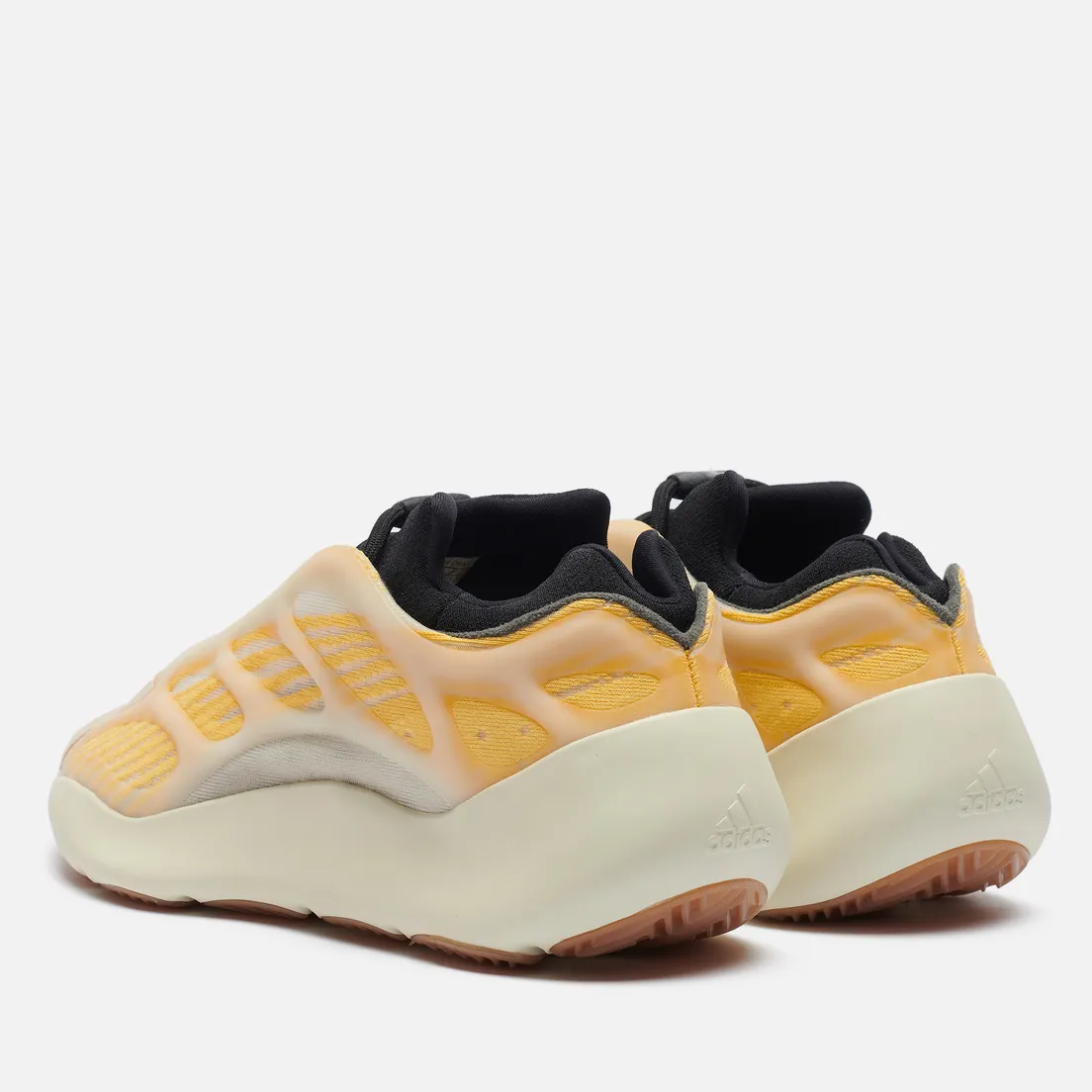 adidas Originals Кроссовки YEEZY 700 V3