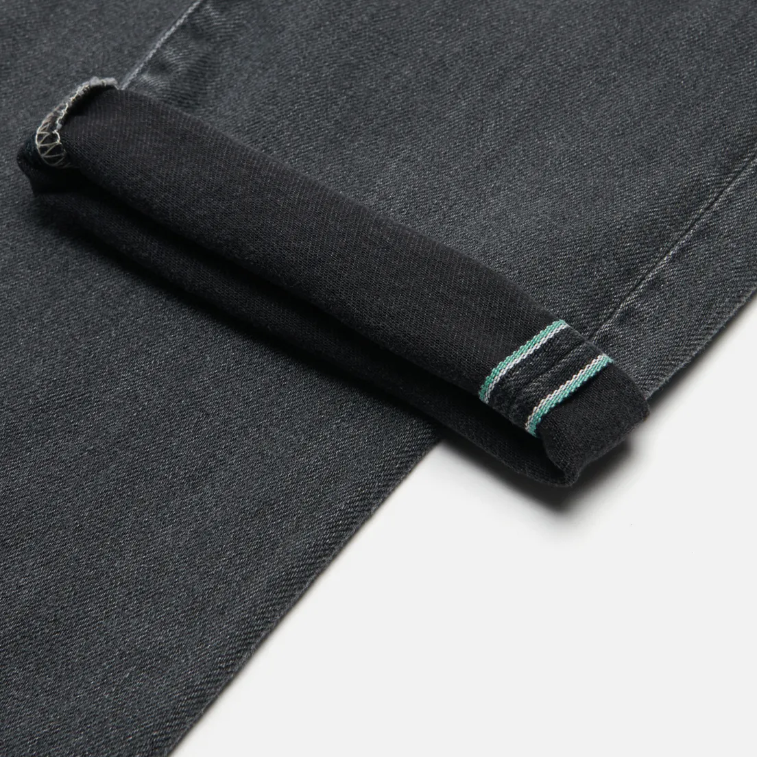 Edwin Мужские джинсы Slim Tapered Kaihara Black x Black Stretch Denim Green x White Selvage 12.5 Oz