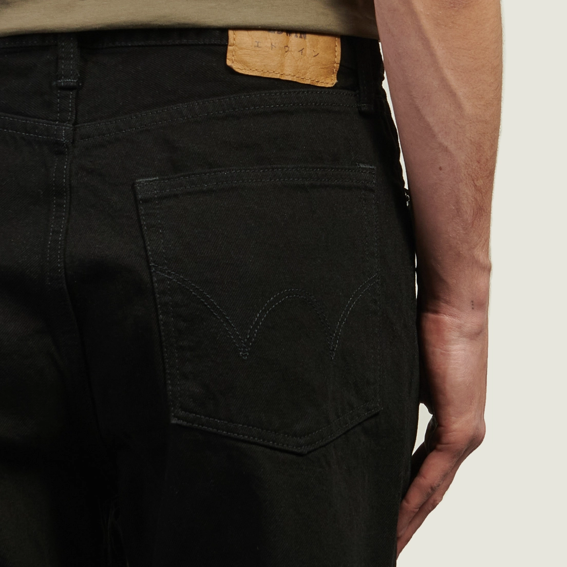 Edwin Мужские джинсы Loose Fit Kaihara Right Hand Black Denim 13 Oz