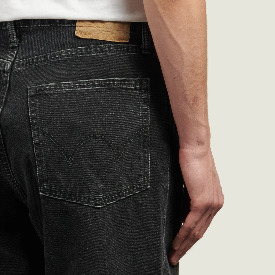 Edwin Мужские джинсы Loose Fit Kaihara Right Hand Black Denim 13 Oz