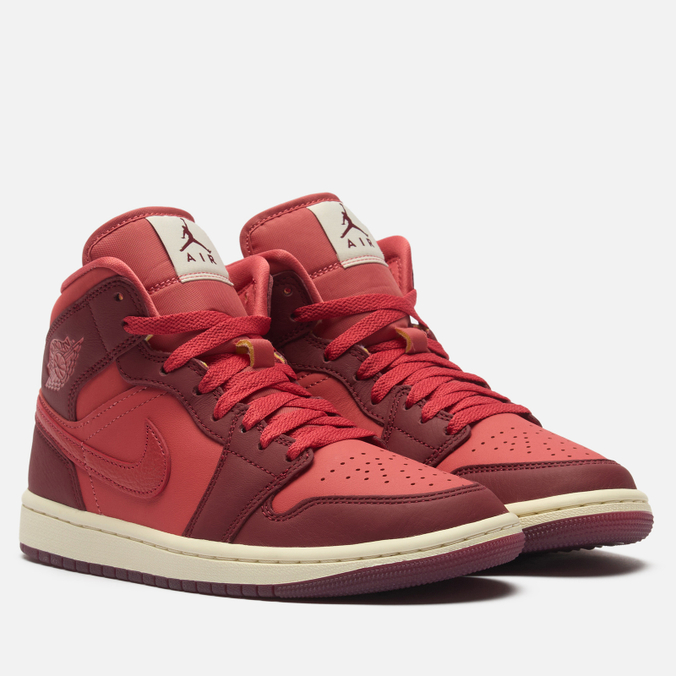 Женские кроссовки Jordan Wmns Air Jordan 1 Mid SE